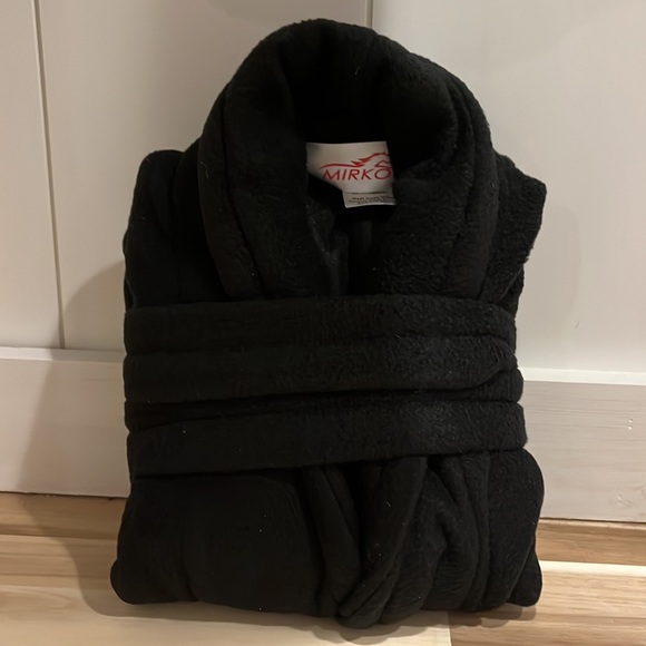 Brand New Mirko Kids Black Fleece Robe - Picture 2 of 3